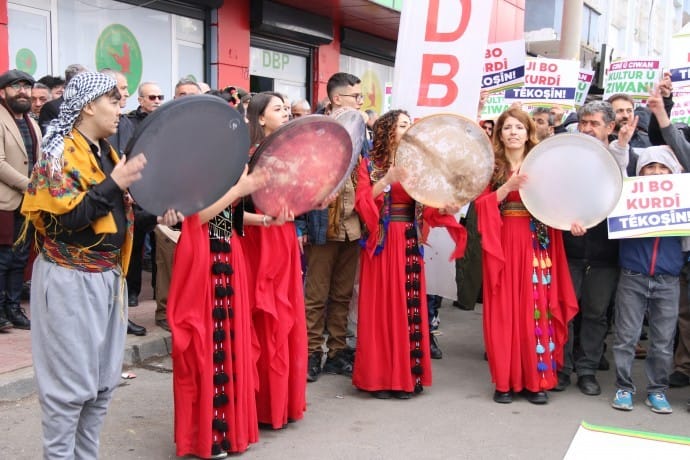 Amed’de Kürtçe’ye statü yürüyüşü: Dilimizi her yerde konuşalım