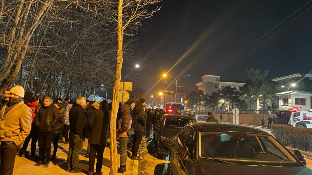 vanda-gozaltina-alinan-30-kisi-savciliga-sevk-edildi-4jaz