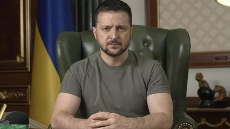 Ukrayna Devlet Başkanı Zelenskiy, Rusya-Ukrayna Savaşı'nı diplomasiyle bitirmek istediklerini ve bu yönde gerekirse Rusya Devlet Başkanı Putin'le görüşmeye hazır olduğunu açıkladı.