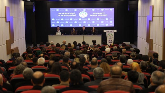 DEM Partili vekil ve belediye eşbaşkanları toplandı