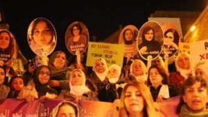 690x390cc-mrd-06-03-2025-kadinlardan-merdinde-yuruyus10