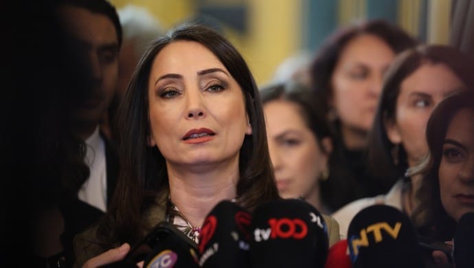 Tülay Hatimoğulları: Demokratik toplumu örgütleyecek olan gençlerdir