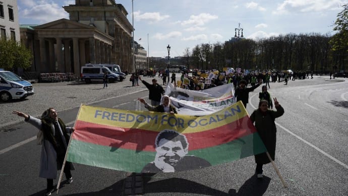 Berlin’de Öcalan’ın özgürlüğü için Başbakanlık binasına yürüyüş