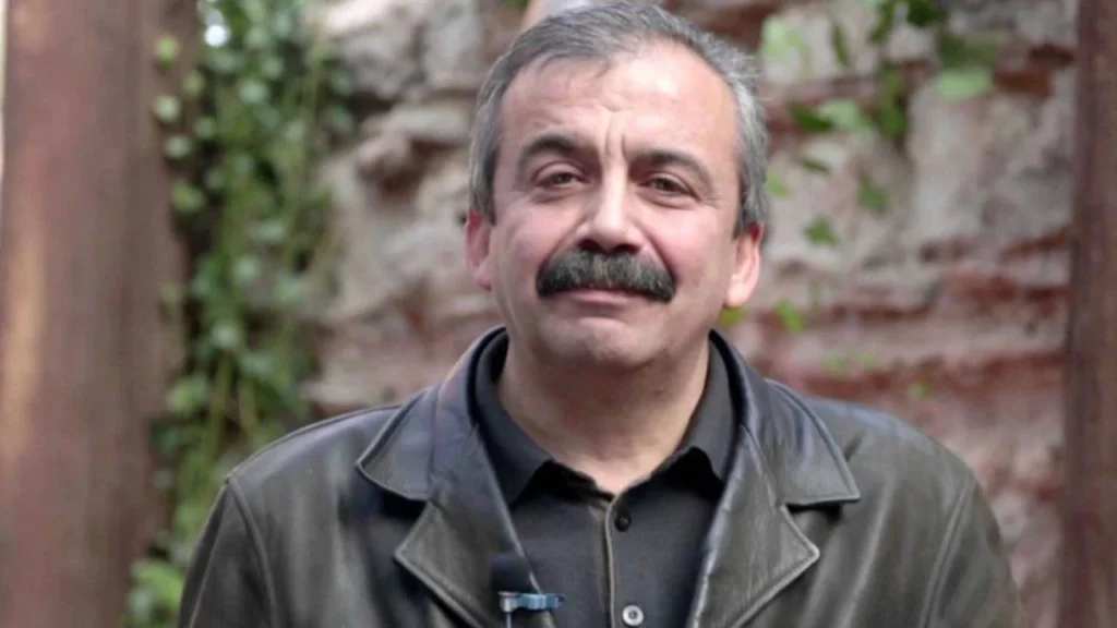 doktorlar-aciklama-yapiyor-sirri-sureyya-onderin-genel-durumu-dune-gore-cok-daha-iyi-zcmj