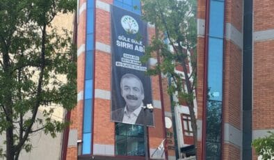 DEM Parti genel merkezine Önder’in posteri asıldı
