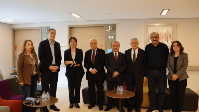 Sırrı Süreyya Önder’in bulunduğu hastaneye ziyaretler sürüyor
