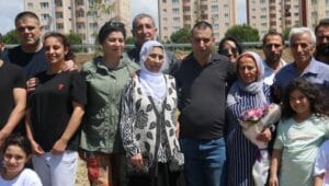 690x390cc-izm-18-05-2025-deniz-poyraz-kardesi-tahliye-oldu1