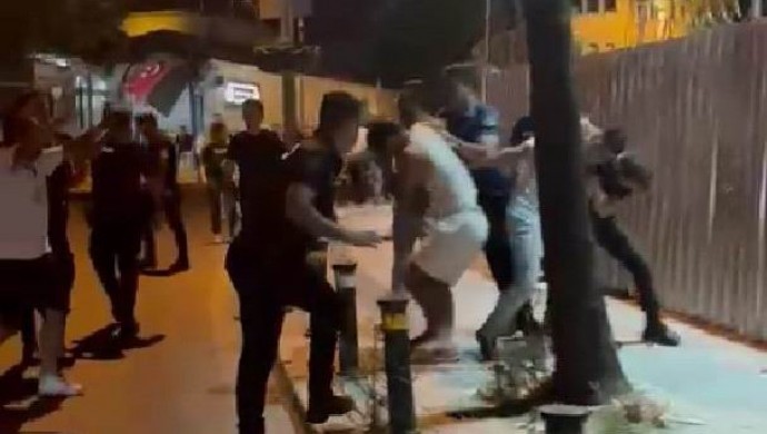 690x390cc-ist-14-07-2025-kurtce-sarki-acan-aile-polis-tarafindan-darp-edildi1