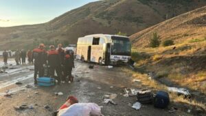 690x390cc-sivas-yolcu-otobusu-kaza (1)