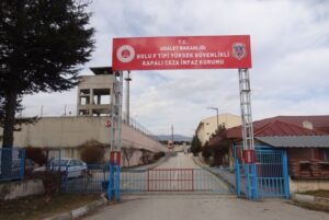 690x450nc-ist-21-07-2025-bolu-cezaevinde-tahliyelere-engel-berivan-barin-rop