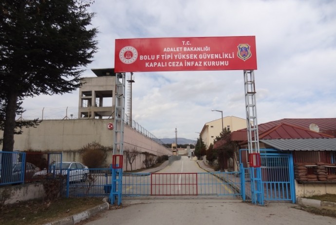 690x450nc-ist-21-07-2025-bolu-cezaevinde-tahliyelere-engel-berivan-barin-rop