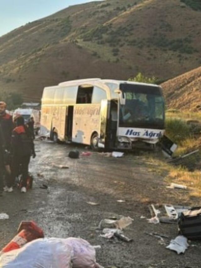 Yolcu otobüsü kaza yaptı: 4 Ölü çok sayıda yaralı