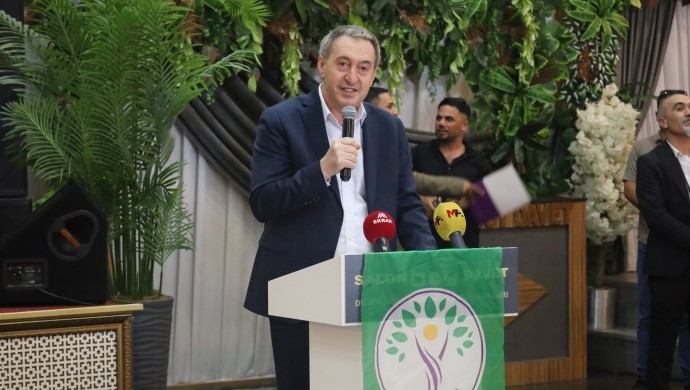 690x390cc-ist-24-08-2025-tuncer-bakirhan-esenyurt-dengbej-programi-tuncer-bakirhan3