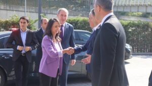690x390cc-ist-11-09-2025-dem-parti-es-genel-baskanlarindan-chpye-ziyaret4