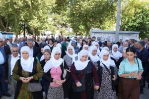690x450nc-amd-17-10-2025-yusuf-guncel-hicran-kocer-muhittin-kaya-taziyelerine-kitlesel-katilim6