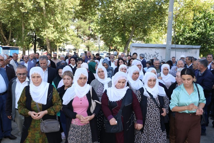 690x450nc-amd-17-10-2025-yusuf-guncel-hicran-kocer-muhittin-kaya-taziyelerine-kitlesel-katilim6