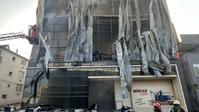 690x390cc-kcl-08-11-2025-parfum-deposunda-yangin-kadinlarin-isimleri-belirlendi