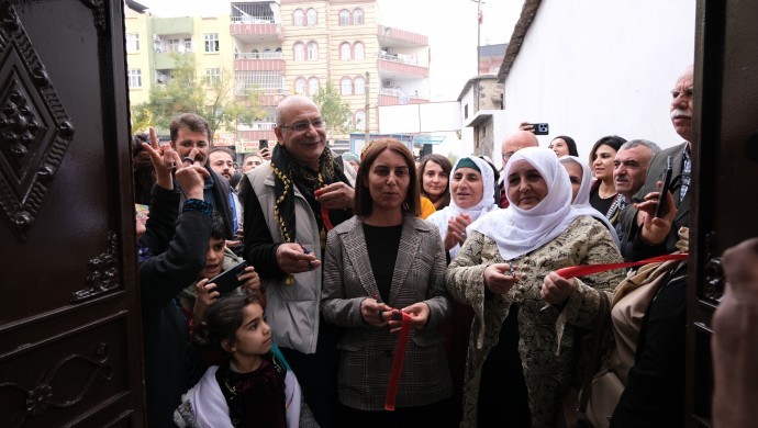 690x390cc-urf-30-11-2025-sewereg-ziwan-kurd-acilis2