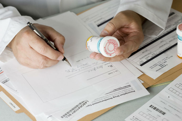 doktorlar-reçete-yazarken-internetten-yaaranlanıyor