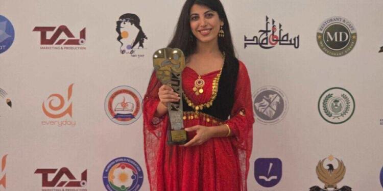 en_iyi_kadin_oyuncu_toran_umid_qadir-750x375