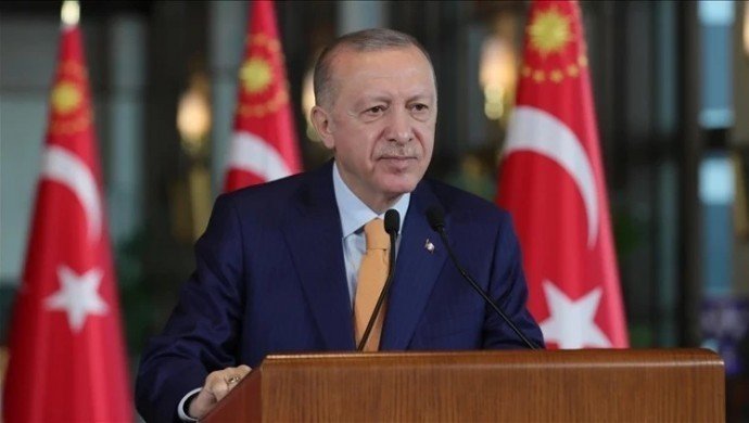 Cumhurbaşkanı Tayyip Erdoğan, sanal medya hesabı üzerinden yeni yıla dair görüntülü mesaj yayınladı.