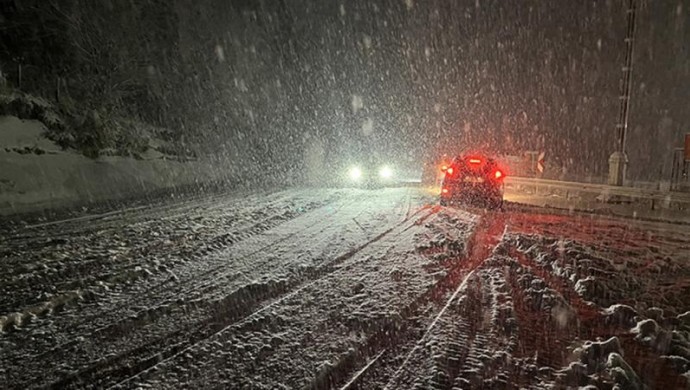 690x390cc-mrk-09-12-2025-qers-onyedi-koy-yolu-ulasima-kapandi