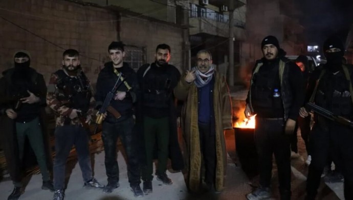 690x390cc-mrk-21-01-2025-cizire-kantonu-halk-savascilarla-sokakta (1)