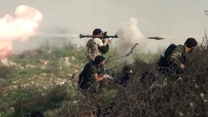 Geçici Şam Hükümeti'ne bağlı, "kamu güvenliği" ve "sınır muhafızları" grubu arasında Lübnan sınırında çatışma çıktı. Çatışmada, taraflardan ölü ve yaralıların olduğu belirtildi.