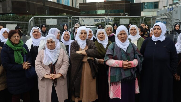 930x523cc-ist-27-01-2026-baris-anneleri-isarail-konsolosluu-eylem3