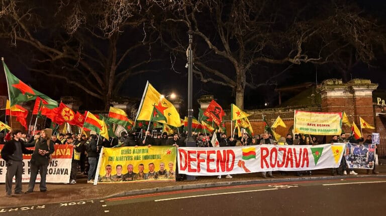 Londra ve Liverpool’da yürüyüşler