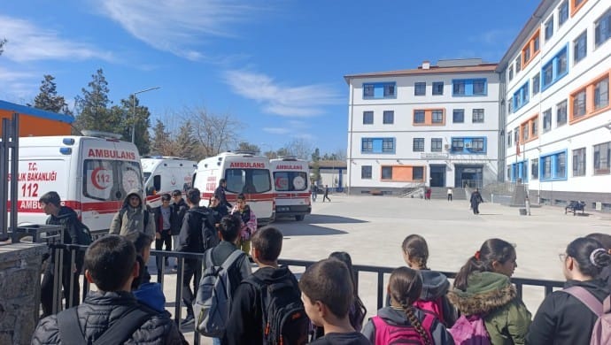 690x390cc-amd-20-02-2026-cocuklar-zehirlendijpeg3