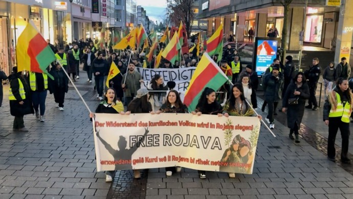 690x390cc-mrk-11-02-2025-almanya-rojavaya-statu-ocalana-ozgurluk-yuruyusu