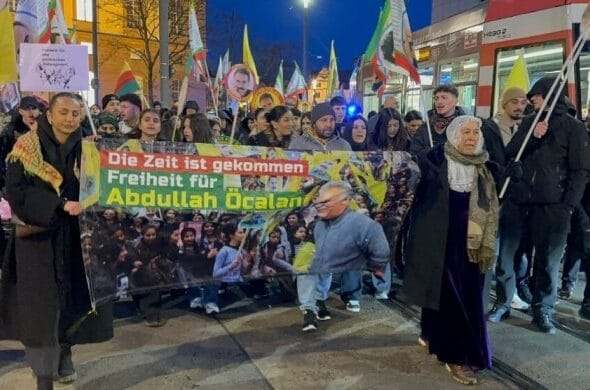 690x390cc-mrk-18-02-2025-darmstadt-abdullah-ocalan-ozgurluk-mitingi