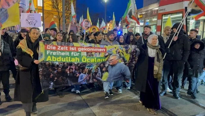 690x390cc-mrk-18-02-2025-darmstadt-abdullah-ocalan-ozgurluk-mitingi