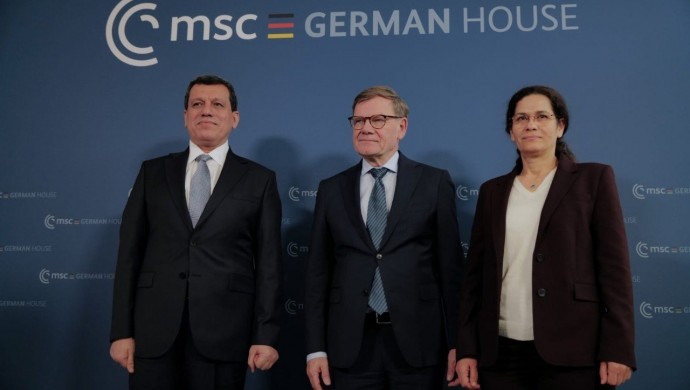 690x390cc-mrk-mazlum-abdi-munih-konferans-ilham-ehmed1