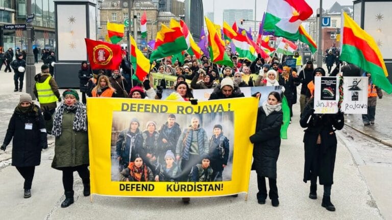 Hamburg ve Köln’de Rojava’ya statü talebiyle yürüyüş düzenlendi