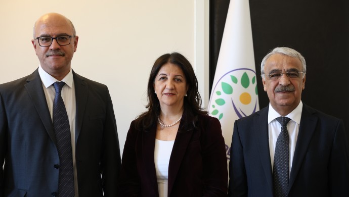 DEM Parti Heyeti, Abdullah Öcalan ile görüşmek üzere gittiği İmralı Adası’ndan döndü. 