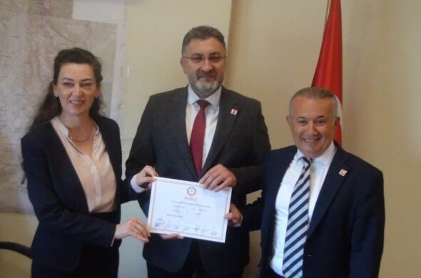 690x390cc-ank-14-04-2026-chp-serik-belediye-baskani-istifa