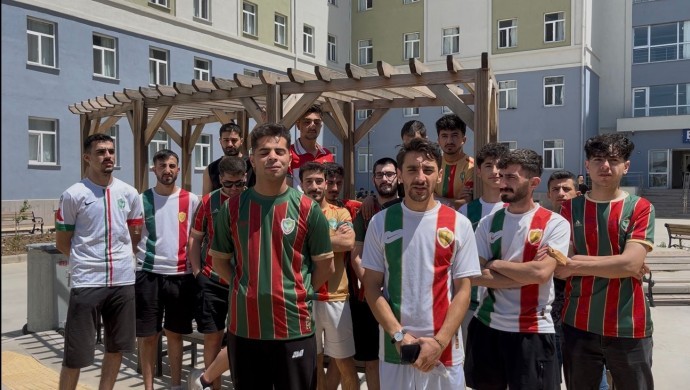 690x390cc-izm-16-05-2026-amedspor-forma-irkci-saldiri-ogrenciler-tepki1