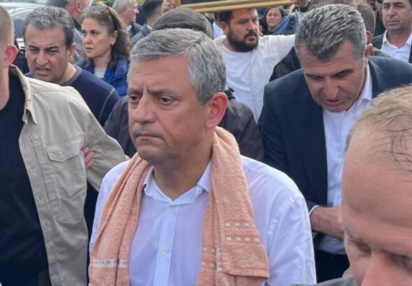Özgür Özel Meclis'e yürüyor