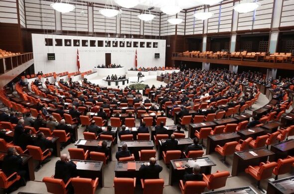 690x390cc-ank-10-08-2026-21-kanun-teklifi-ilk-4-maddesi-gorusuldu