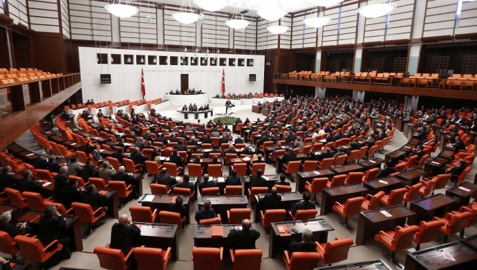 690x390cc-ank-10-08-2026-21-kanun-teklifi-ilk-4-maddesi-gorusuldu