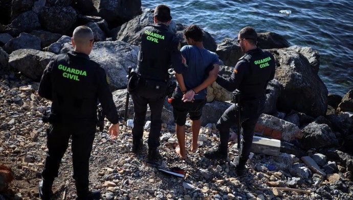 690x390cc-mrk-02-08-2026-fastan-ispanya-goc-edenlerin-sayisi-artti