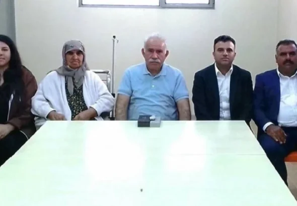 abdullah-ocalanin-ailesi-ile-cektirdigi-fotografi-paylasildi-0mrb
