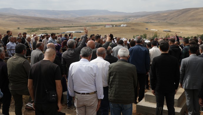690x390cc-bng-22-09-2026-suheyla-kaya-zehra-kisaoglu-defin-kanires_1_JPG