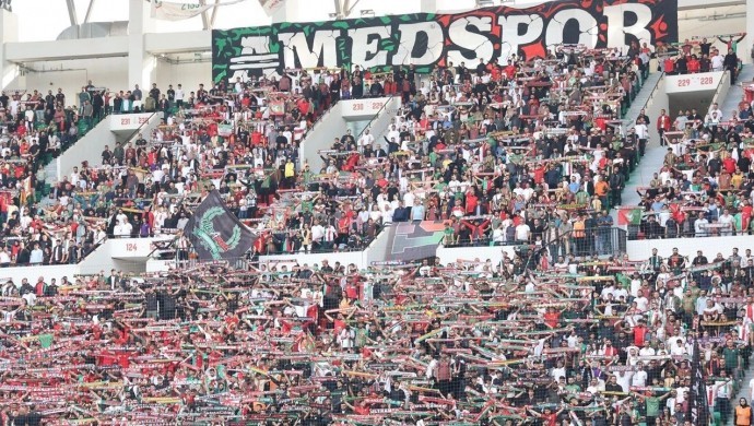 690x390cc-amd-24-10-2026-tuncer-bakirhan-amedspor-macini-halkla-izledi-mac-